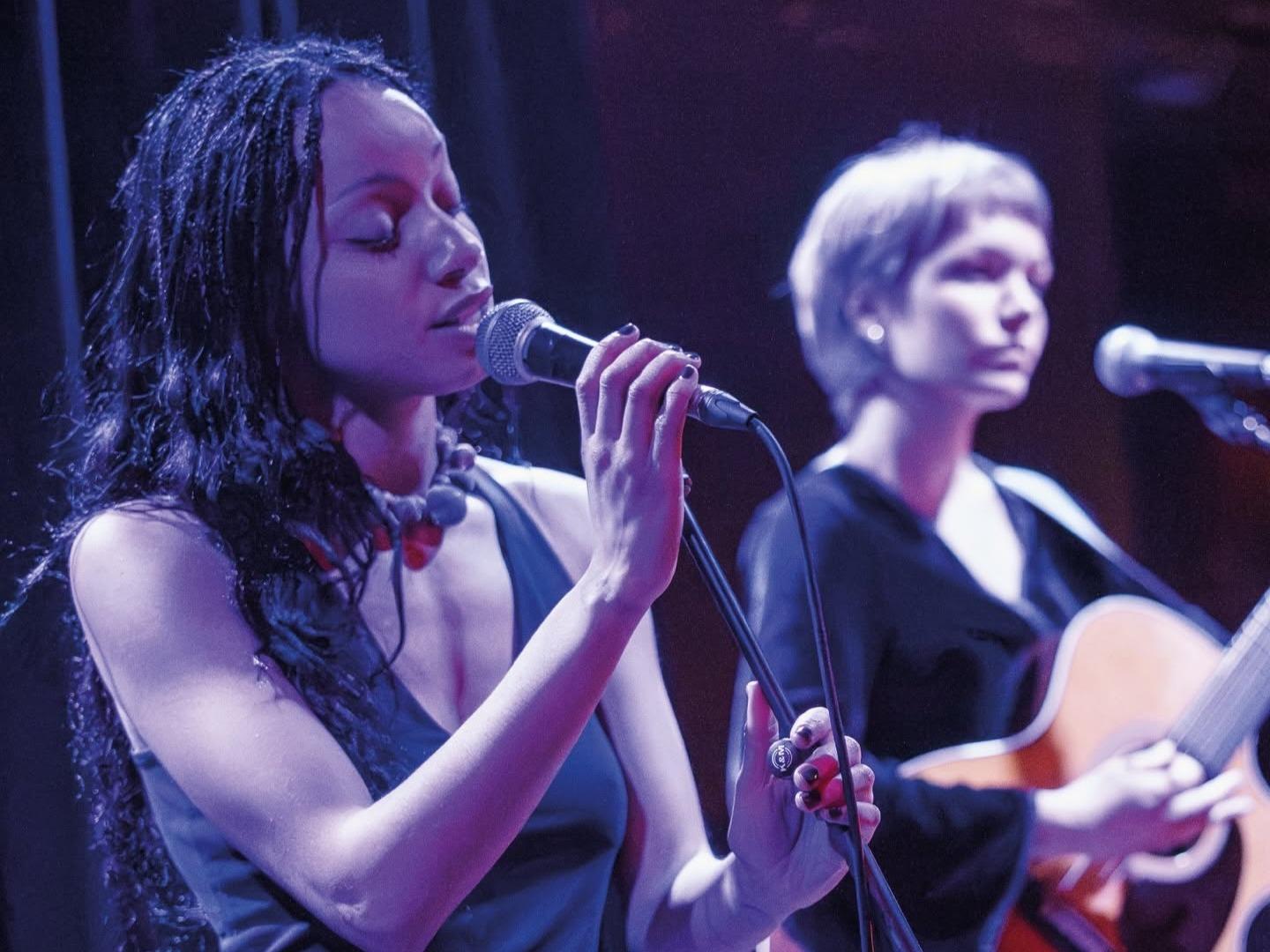 Sei Selina at Sala Apolo