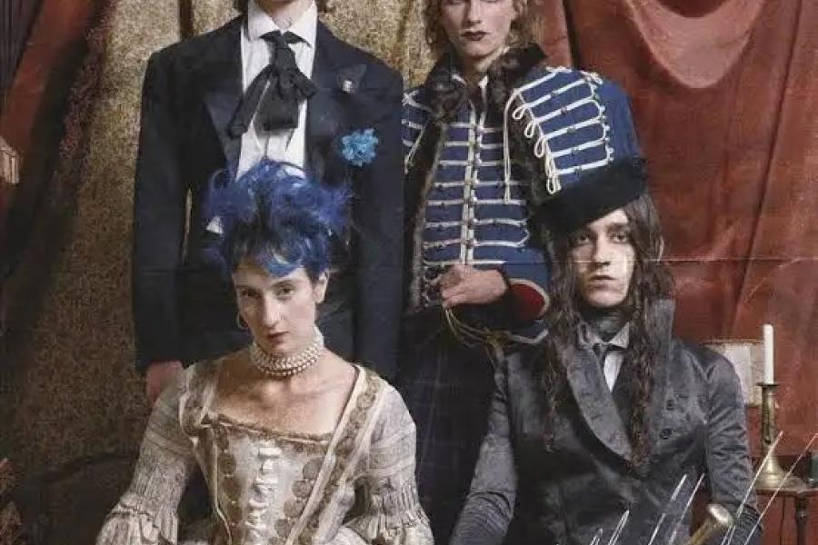 Oh Non dressed in Napoleon style clothing